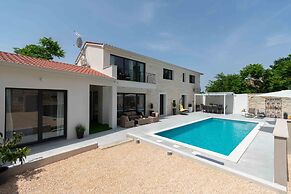 Designer Villa Simone - Modern Heritage Style