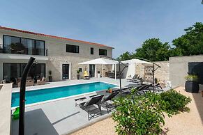 Designer Villa Simone - Modern Heritage Style