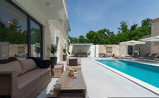 Designer Villa Simone - Modern Heritage Style
