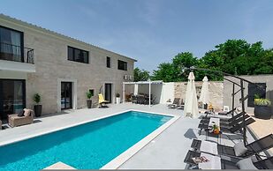 Designer Villa Simone - Modern Heritage Style