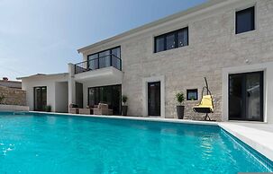 Designer Villa Simone - Modern Heritage Style