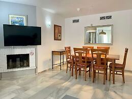 2 Bedroom Close to the Pool F-4
