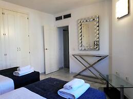 Top Floor 2 Bedroom Duplex 360 Views F-5