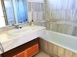 Top Floor 2 Bedroom Duplex 360 Views F-5