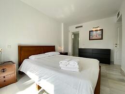 House Pauline 3 bed Poolside Private Garden M-5