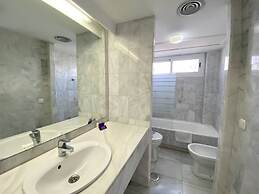 House Pauline 3 bed Poolside Private Garden M-5