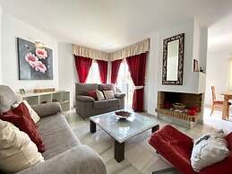 House Pauline 3 bed Poolside Private Garden M-5