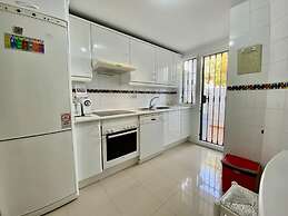 House Pauline 3 bed Poolside Private Garden M-5