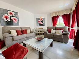 House Pauline 3 bed Poolside Private Garden M-5