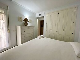 Easy Parking Poolside 2 Bedroom F-5