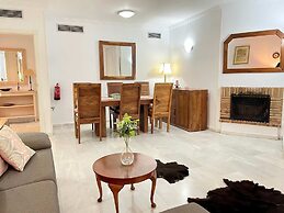 Easy Parking Poolside 2 Bedroom F-5