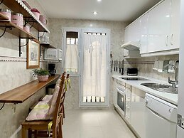 Easy Parking Poolside 2 Bedroom F-5