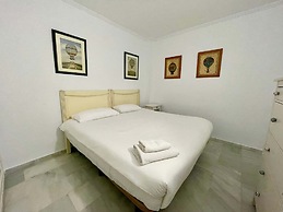 Easy Parking Poolside 2 Bedroom F-5