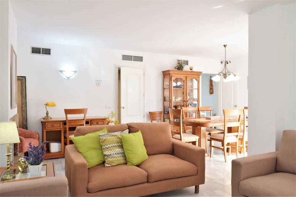 3 Bed Excellent and Quiet Location F-4