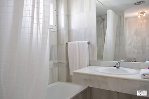 Bright 2 Bedroom First Floor F-4