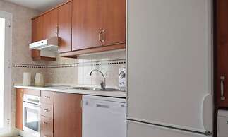 Bright 2 Bedroom First Floor F-4