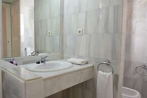 Bright 2 Bedroom First Floor F-4