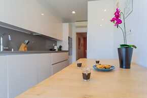 Spacious Lisbon Haven w Lift Garage