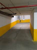 Spacious Lisbon Haven w Lift Garage