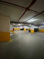 Spacious Lisbon Haven w Lift Garage
