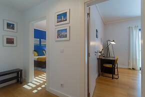 Spacious Lisbon Haven w Lift Garage