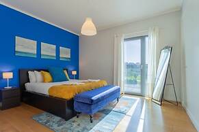 Spacious Lisbon Haven w Lift Garage