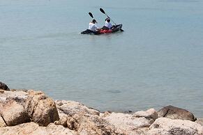 Muscat 3-bedroom Villa With Beach Access