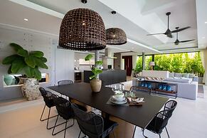 Muscat 3-bedroom Villa With Beach Access