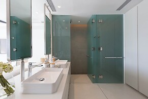 Solaris 3-bedroom Beachfront Villa in Koh Samui