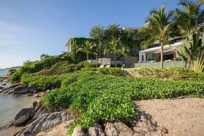 Solaris 3-bedroom Beachfront Villa in Koh Samui