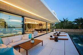 Solaris 3-bedroom Beachfront Villa in Koh Samui
