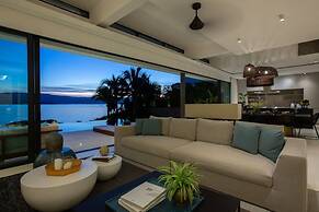 Syrah 3-bedroom Beachfront Villa in Koh Samui