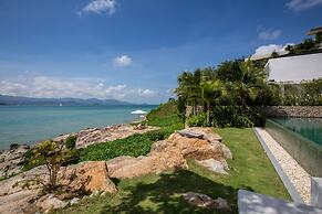 Syrah 3-bedroom Beachfront Villa in Koh Samui