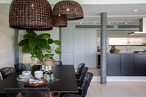 Gamay 3-bedroom Villa With Beach Access