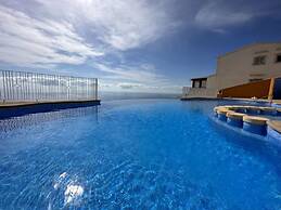 Two Bedroom Apartment With Breath-taking Views
