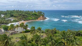 Upscale Villa in Gated Community Beach Access Yari