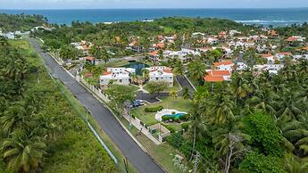 Upscale Villa in Gated Community Beach Access Yari