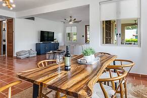 Upscale Villa in Gated Community Beach Access Yari