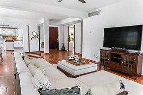 Daria Beachfront Community Steps 2 Pool- Generator