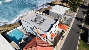 4 BR Kikita Beach Villa Oceanfront w Pool