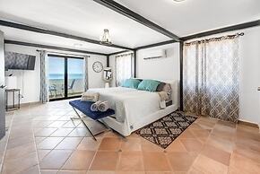 4 BR Kikita Beach Villa Oceanfront w Pool