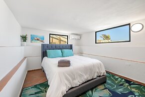4 BR Kikita Beach Villa Oceanfront w Pool