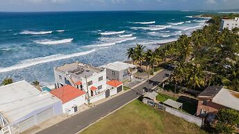 4 BR Kikita Beach Villa Oceanfront w Pool