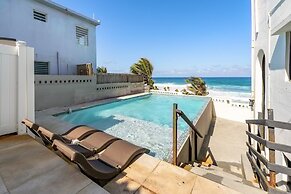4 BR Kikita Beach Villa Oceanfront w Pool