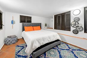 4 BR Kikita Beach Villa Oceanfront w Pool
