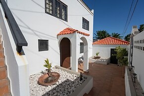 4 BR Kikita Beach Villa Oceanfront w Pool