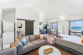 4 BR Kikita Beach Villa Oceanfront w Pool