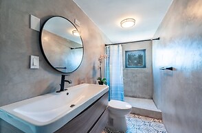 4 BR Kikita Beach Villa Oceanfront w Pool