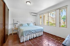 Quaint Villa Beach Access Elina