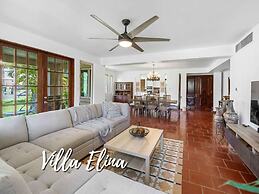Quaint Villa Beach Access Elina